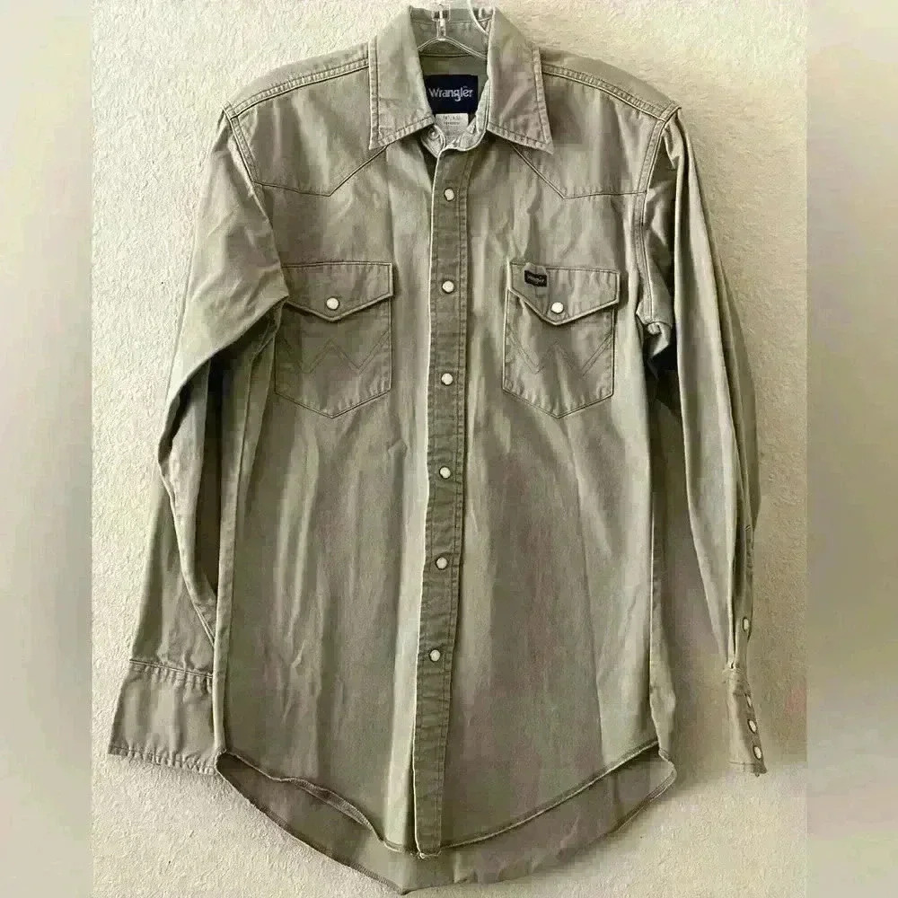 Wrangler Men’s Authentic Cowboy Cut Work Shirt  ‎  Size 14.5x33